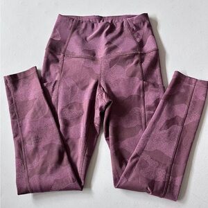 The North Face Women's Luxe Motivation Pocket 7/8 Legging Maroon Camo SMALL